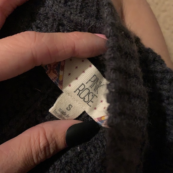 sweater - Picture 2 of 2